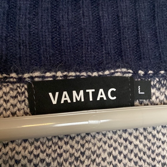 Cat Cardigan NWOT Oversized Fit - Picture 3 of 4